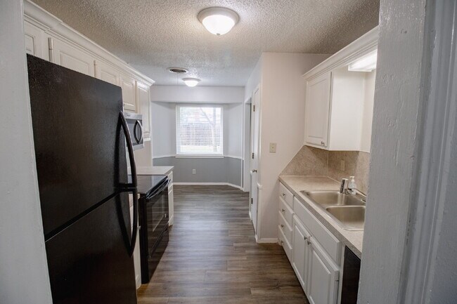 Building Photo - "Charming 3-Bed, 2-Bath Home in Lubbock!"