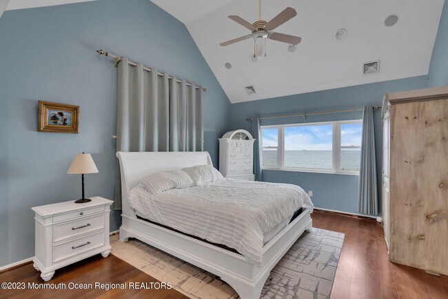 Building Photo - 3608 Ocean Terrace
