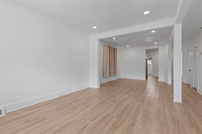 Building Photo - 314 Maplewood Ave