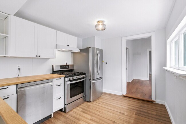 Building Photo - 207 Galapago St