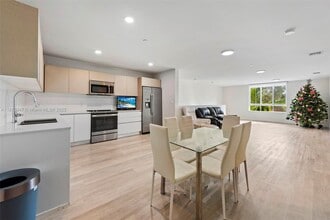 Building Photo - Distinctive 3-Bedroom Garden Villa in Aven...