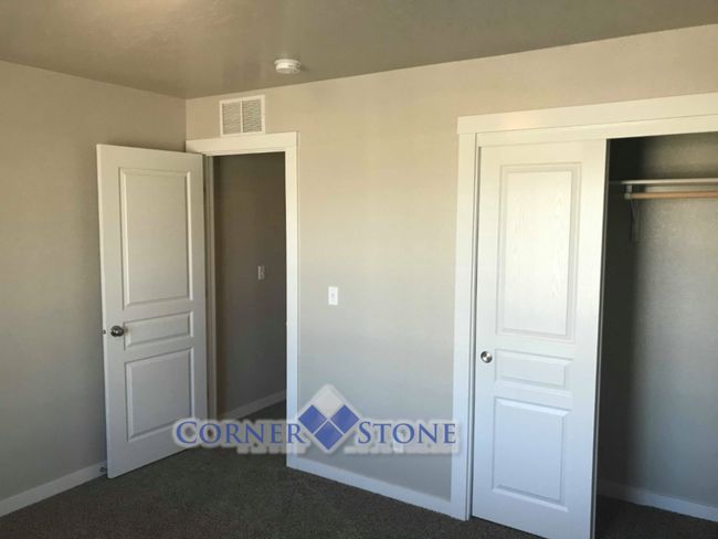 Building Photo - Pet Friendly Home in Nampa!