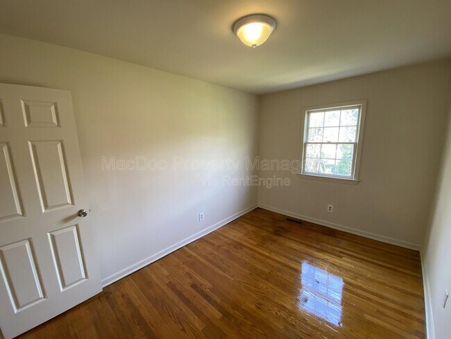 Building Photo - 706 Olde Greenwich Cir
