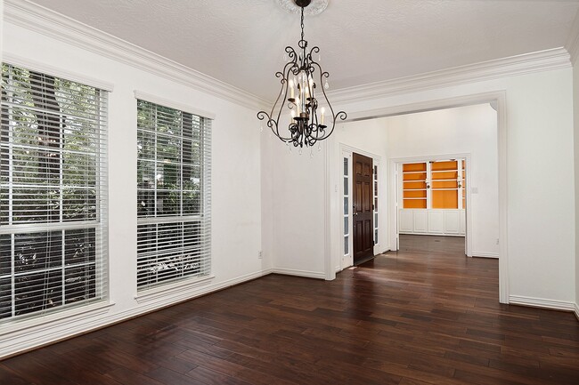 Building Photo - 27 Bluff Creek Pl