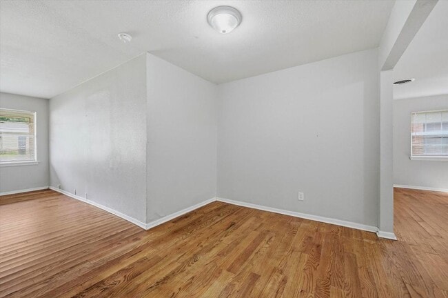 Building Photo - 2521 Hickory St