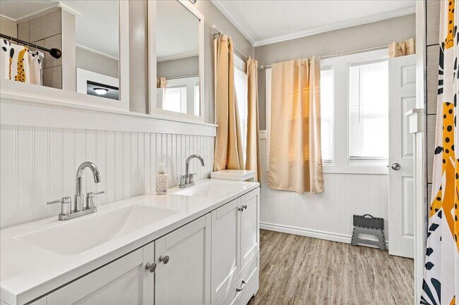 Building Photo - 40 S Richardson Ave