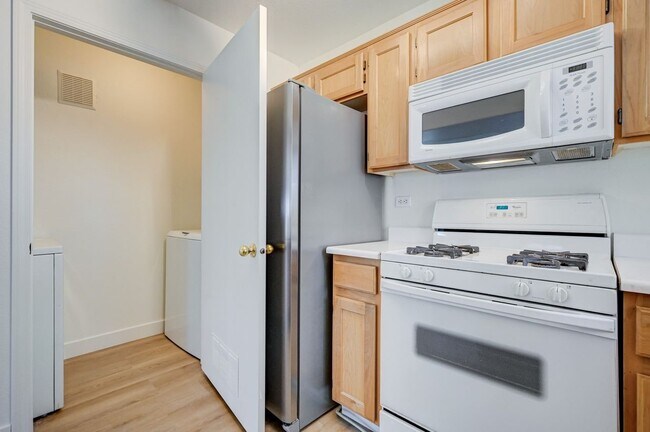 Building Photo - 4555 E Sahara Ave