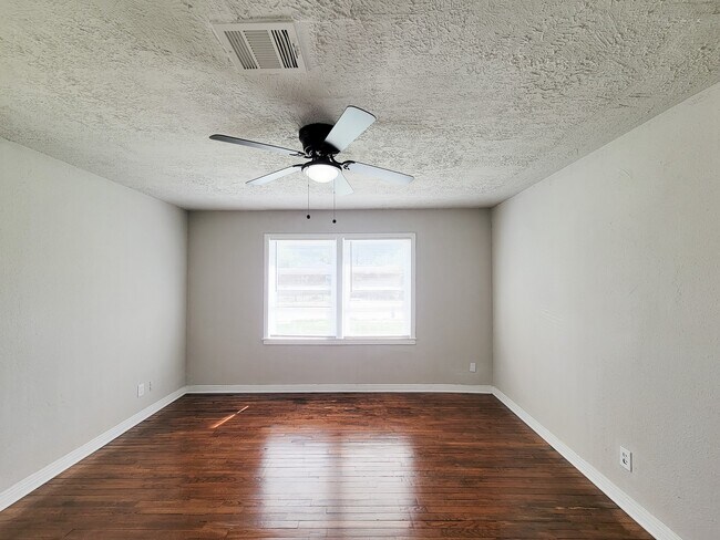 Building Photo - 5815 Southseas St