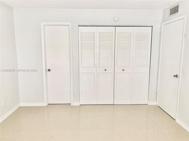 Building Photo - 2491 SW 82nd Ave