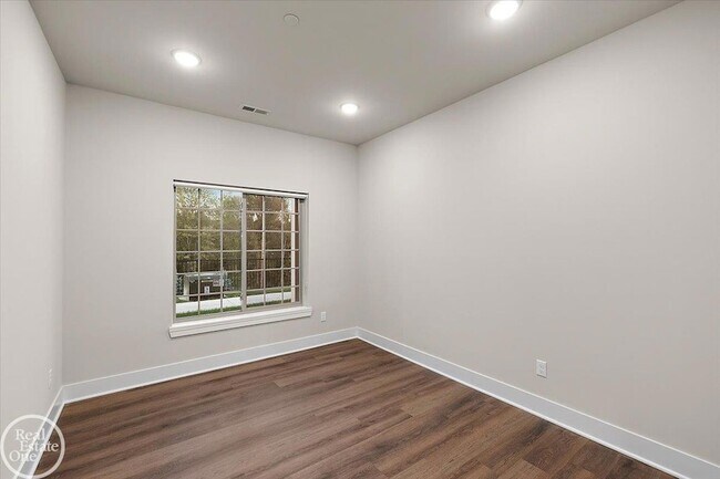 Building Photo - 2850 Barrington Square