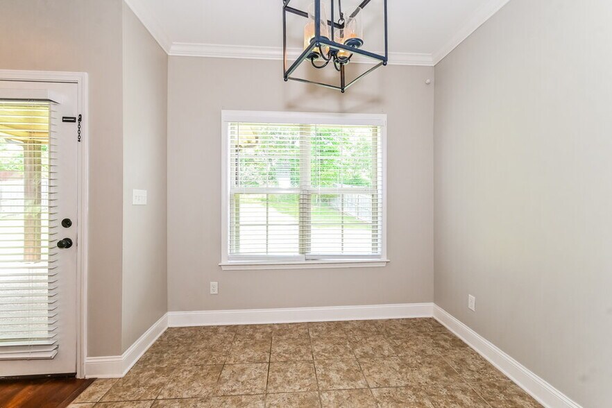 Building Photo - 2580 Woodcutter Dr