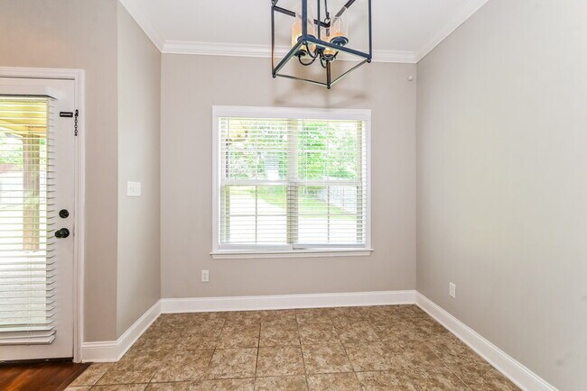 Building Photo - 2580 Woodcutter Dr