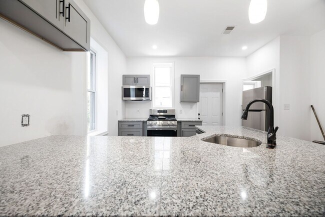Building Photo - 2844 N 24th St
