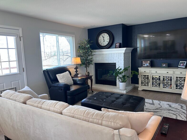 Building Photo - 4922 N Silverlace Dr