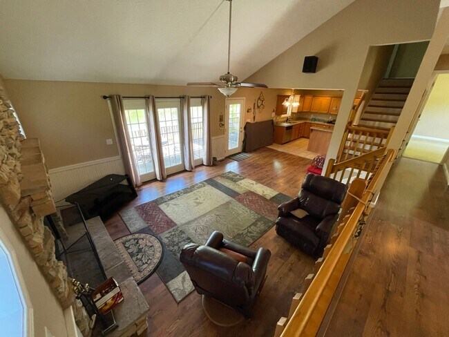 Building Photo - Beautiful Shelbyville Lake House