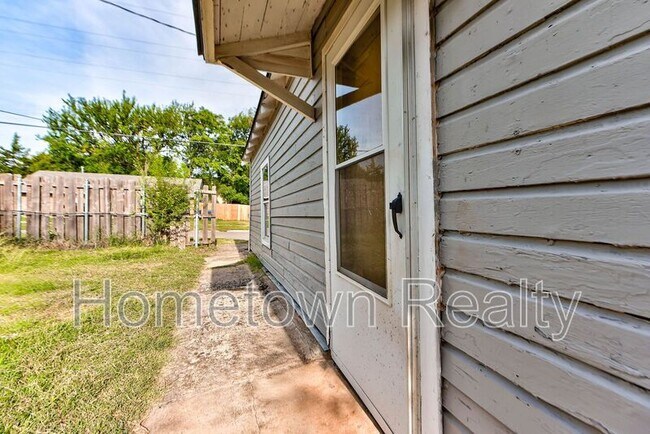 Building Photo - 1801 E Madison St