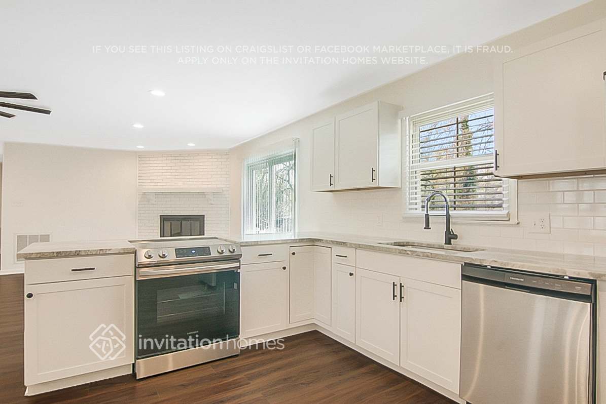 Building Photo - 232 Sandlewood Dr