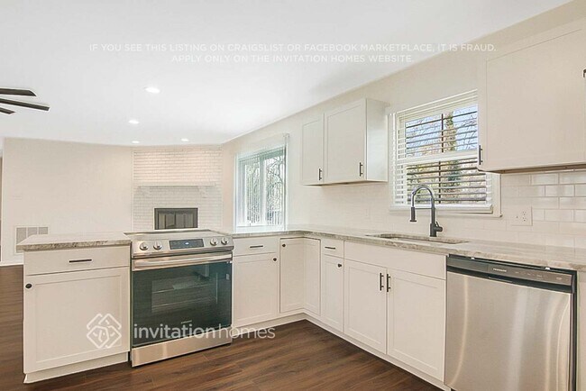 Building Photo - 232 Sandlewood Dr