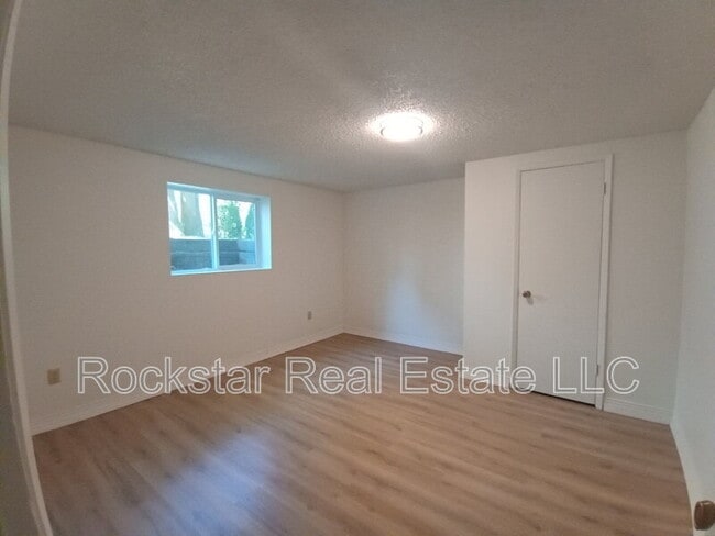 Building Photo - 1739 W Tenth Ave