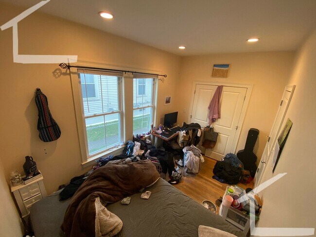 Building Photo - Awesome 2 bed in Brighton..... June 1st move in