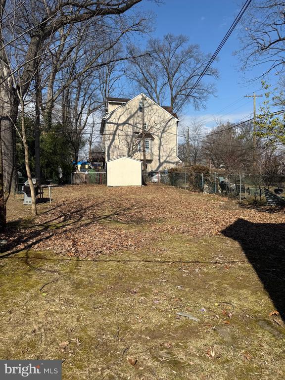 Building Photo - 637 Hamilton St