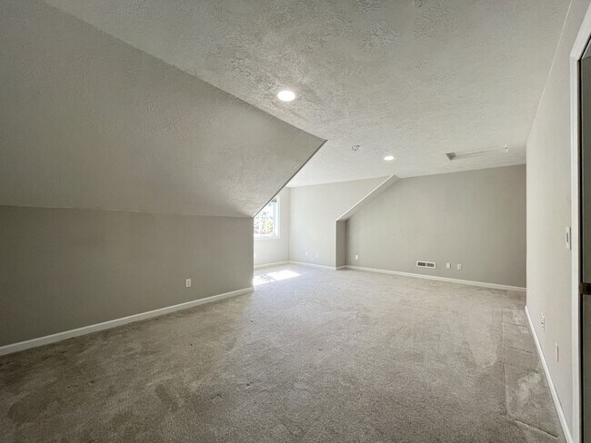 Building Photo - Beautifully Updated 3-Bedroom Bethany Home with Chef's Kitchen, Huge Bonus Room and Private Backyard