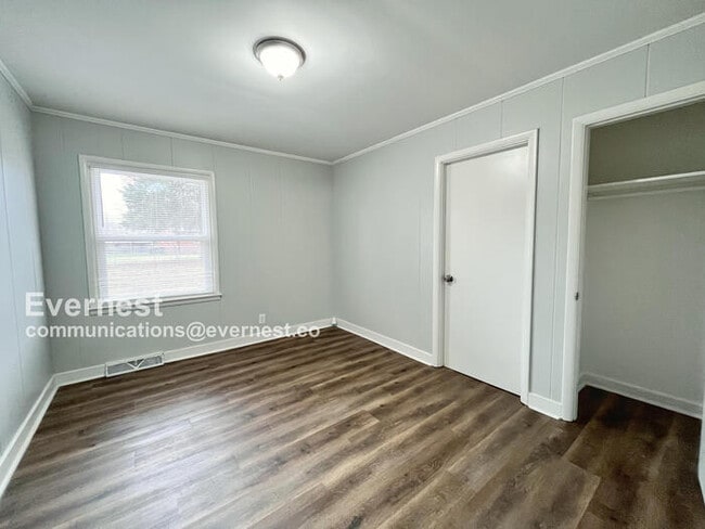 Building Photo - 708 Park Dr