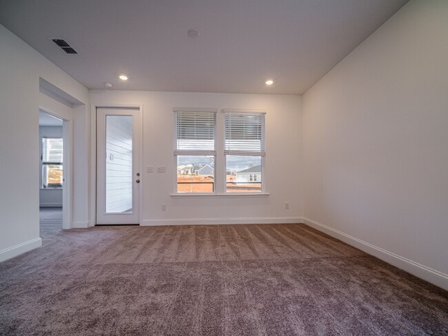 Building Photo - "Charming 2-Bed, 2-Bath Belmont Gem with Elegant Design"