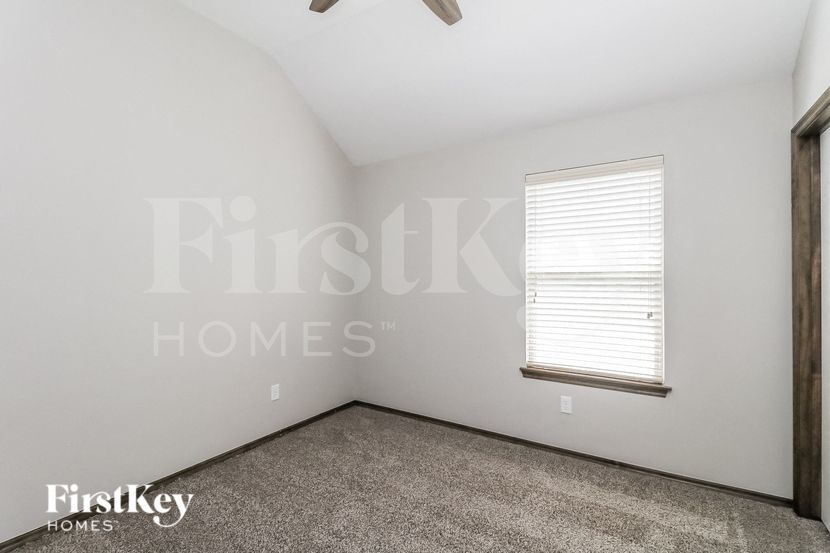 Building Photo - 15904 Tall Grass Dr