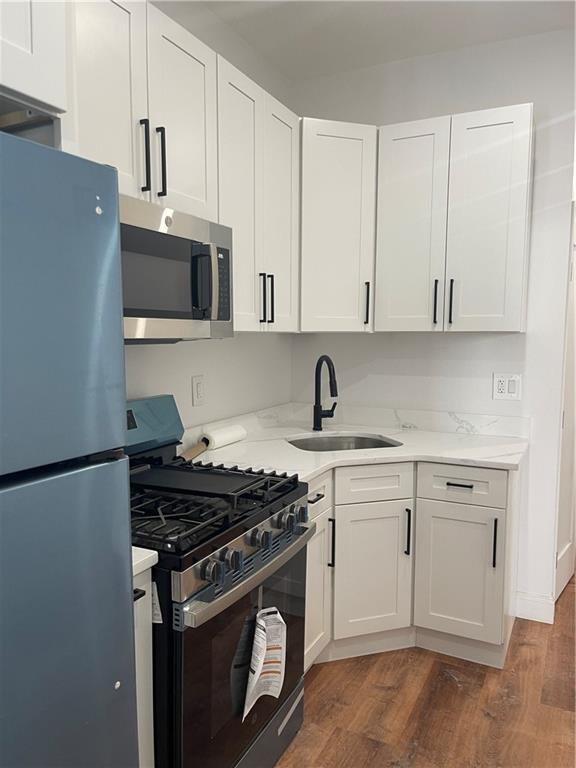 Building Photo - 5 E 10th St