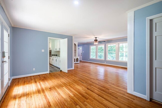 Building Photo - 4222 Arbutus Dr