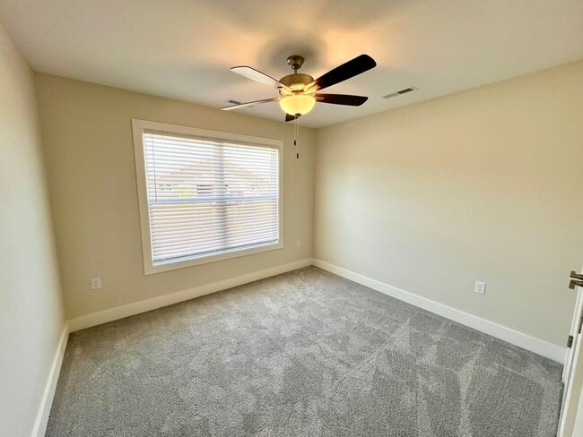 Building Photo - Newly built 3-bedroom duplex in Irvine Acres!