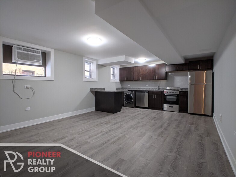 Building Photo - 437 W Belden Ave