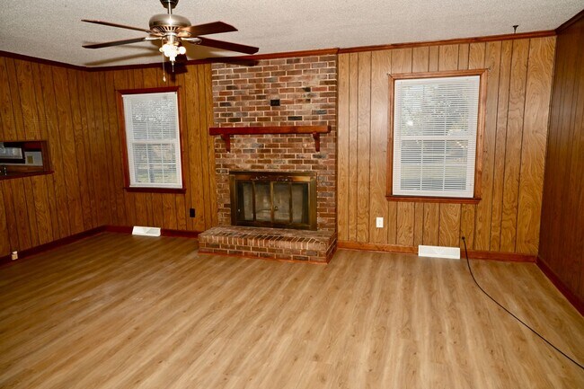 Building Photo - North Mebane