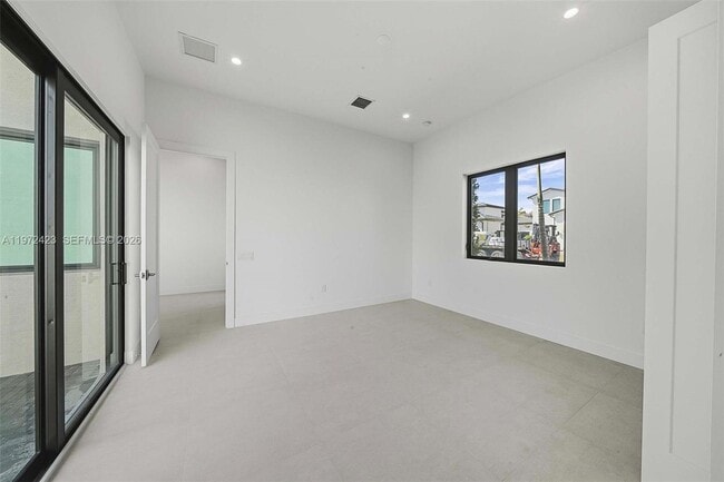 Building Photo - 5718 Ashwood Cir