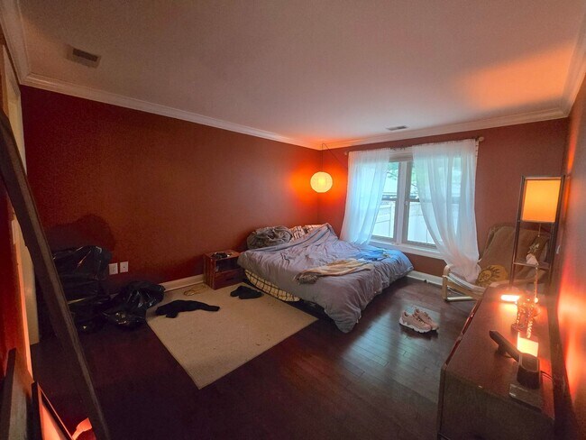 Building Photo - Rare opportunity in prestigious Hiram Square! First floor, condominium with 2-bedrooms & bonus ro...