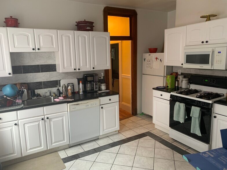 Primary Photo - 4 Litchfield St