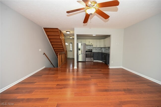 Building Photo - 655 Almas Ct