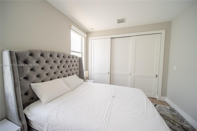 Building Photo - 3651 SW 26th St