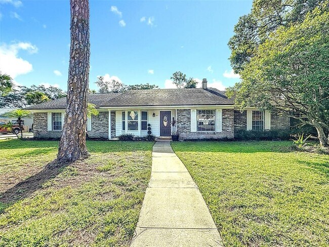 Primary Photo - 341 W Hornbeam Dr