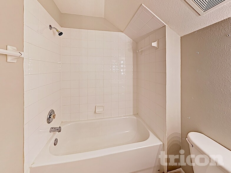 Building Photo - 914 Cape Cod Cir