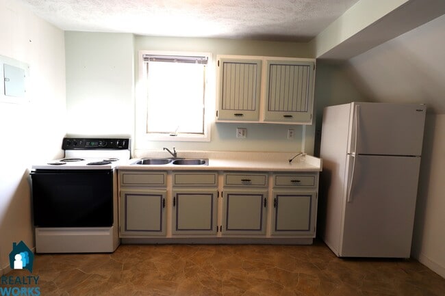 Building Photo - 926 S 14th St