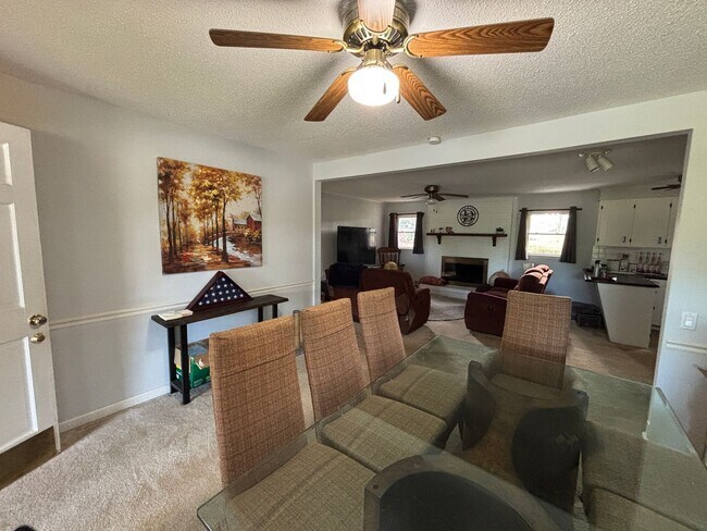 Building Photo - The Perfect Family Home!!!