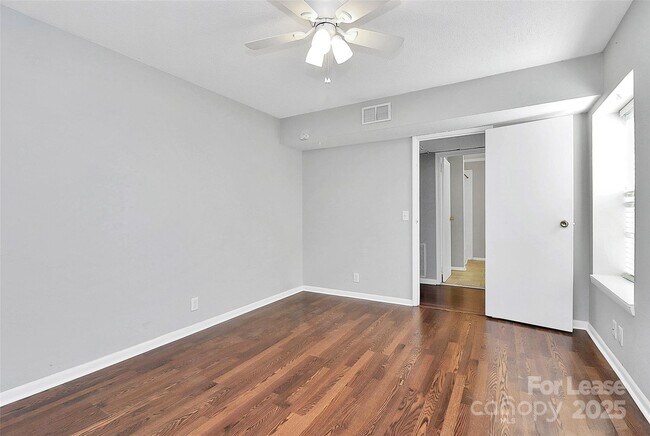 Building Photo - 2634 Park Rd