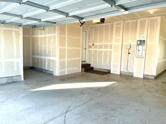 Building Photo - Price Reduced plus FREE JANUARY RENT!!! Beautiful 4 Bed/3 Bath West Greeley Home – Spacious Lot &...