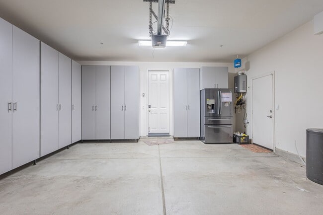 Building Photo - 16220 Retreat Ct