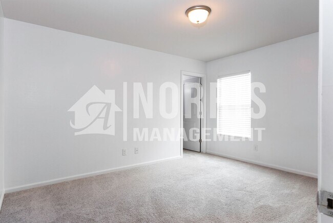 Building Photo - Newer Home in a Great Location to the Freeway