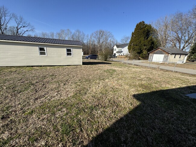 Building Photo - 122 N Vine St