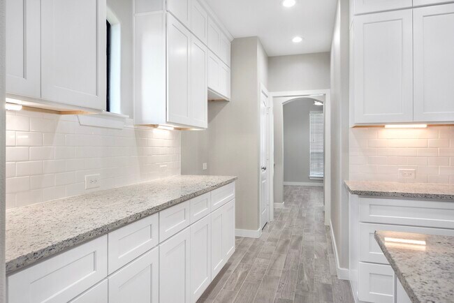 Building Photo - 28243 Chalet Park Dr