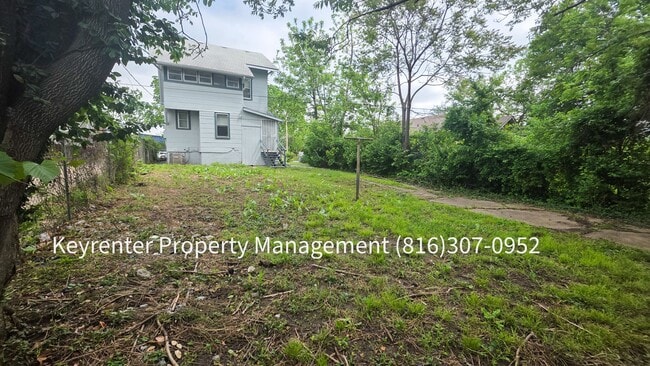 Building Photo - 2 Bed 1 Bath rare to rent!